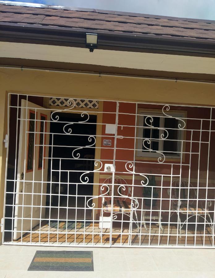 Gables Vacation Rentals With Private Gated Parking Onsite Knockpatrick المظهر الخارجي الصورة