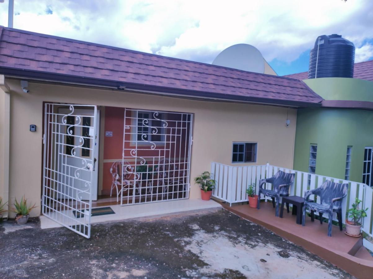 Gables Vacation Rentals With Private Gated Parking Onsite Knockpatrick المظهر الخارجي الصورة