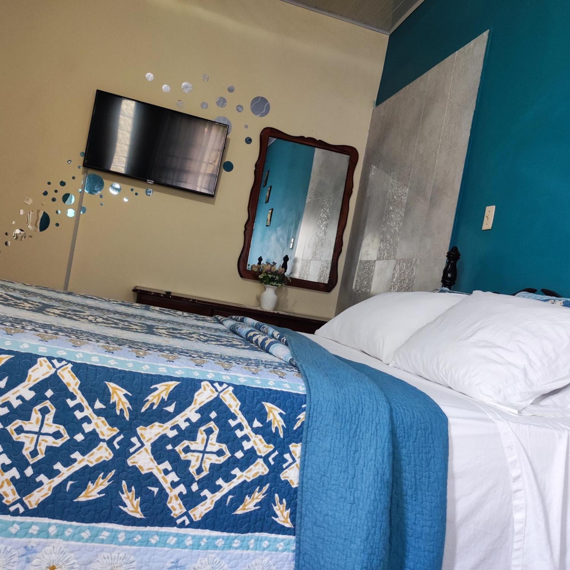 Gables Vacation Rentals With Private Gated Parking Onsite Knockpatrick المظهر الخارجي الصورة